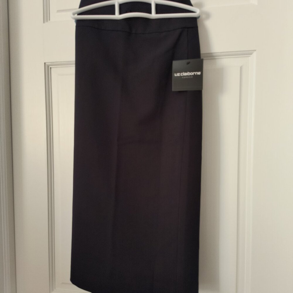 Liz Claiborne Navy Blue Skirt - Size18 T (NWT)